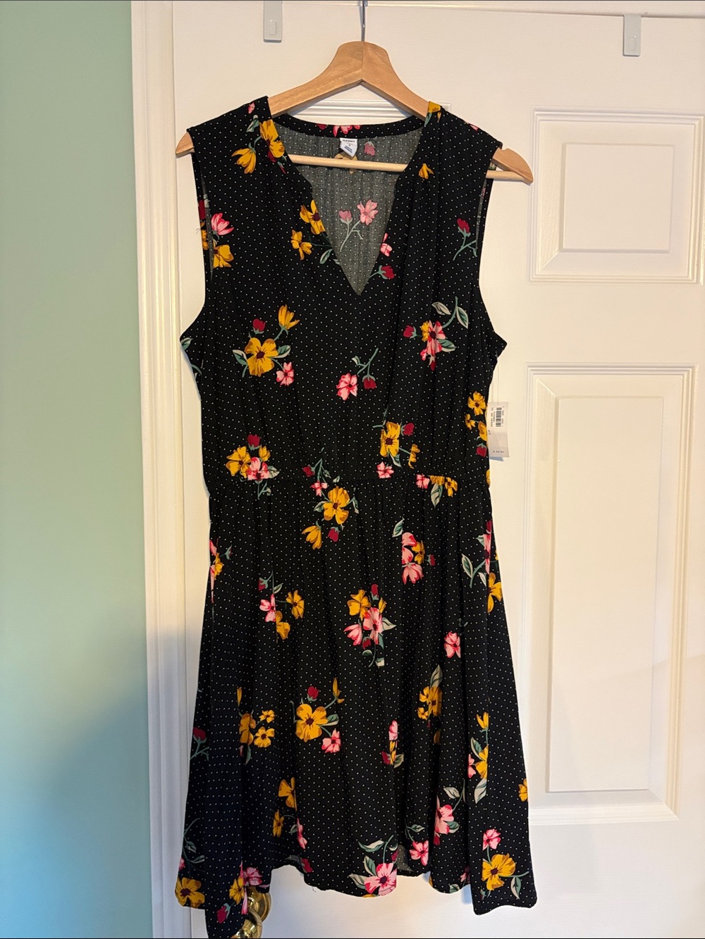 Old Navy Black Floral V-Neck Sleeveless Fit-and-Flare Dress